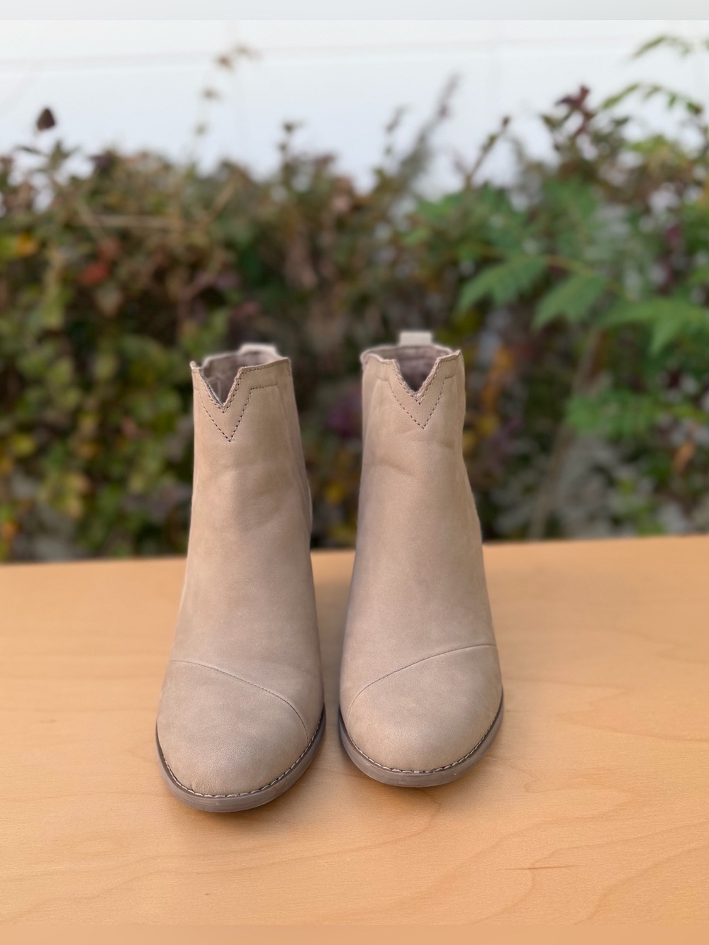 Tom’s Taupe Chelsea Style Ankle Boots Size 8 Neutral Wear Good Giveback Item